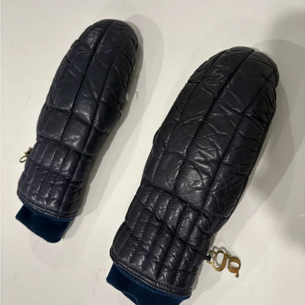 & Other Stories Black Quilted Mittens